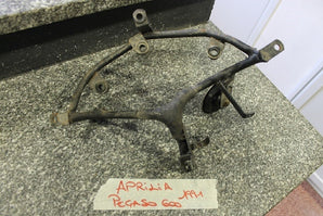 telaietto anteriore aprilia pegaso 600  Upper fairing bracket AP8135131